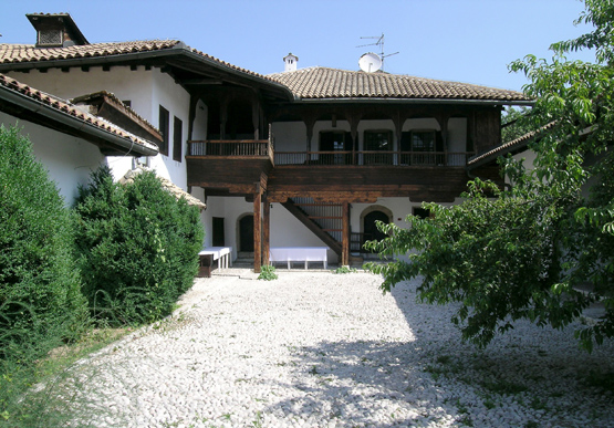 svrzina courtyard